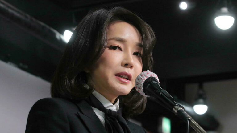 S. Korea presidential candidate’s wife threatens to jail critical reporters