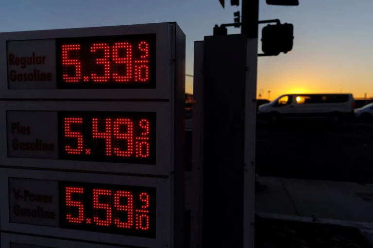 U.S. gasoline prices jump to highest since 2008 on Russia conflict