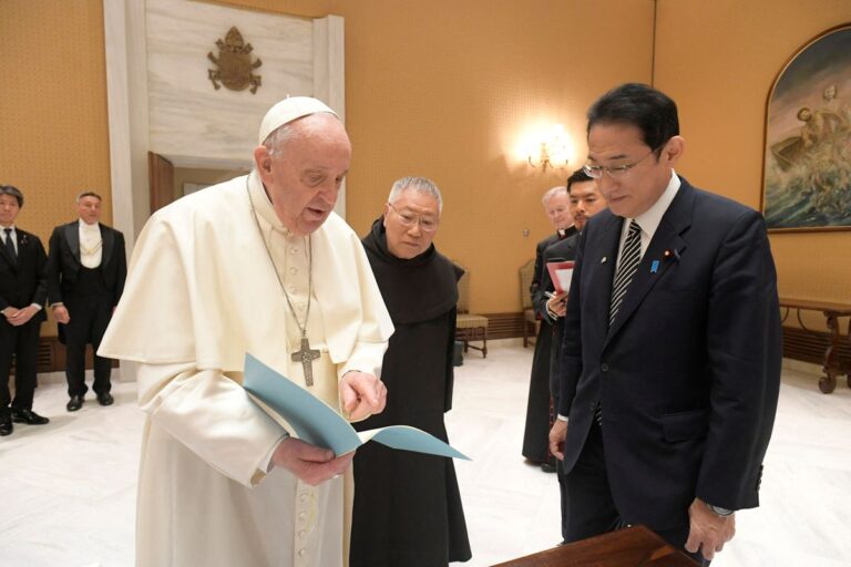 Pope, Japan prime minister, discuss hopes for nuclear-free world