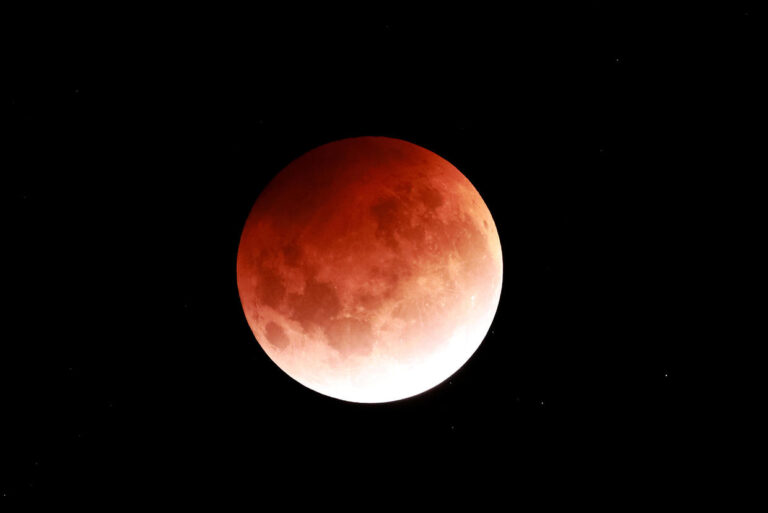 How to watch this week’s rare “super flower blood moon”