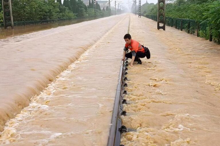 South China floods force the evacuation of tens of thousands of people