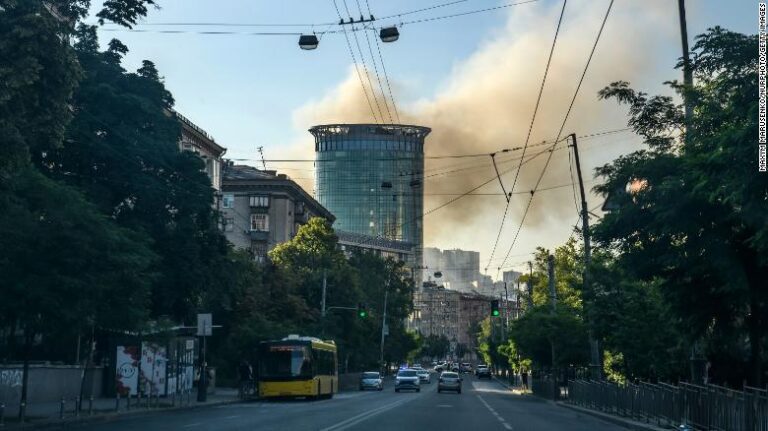 Russian missiles hit Kyiv 
